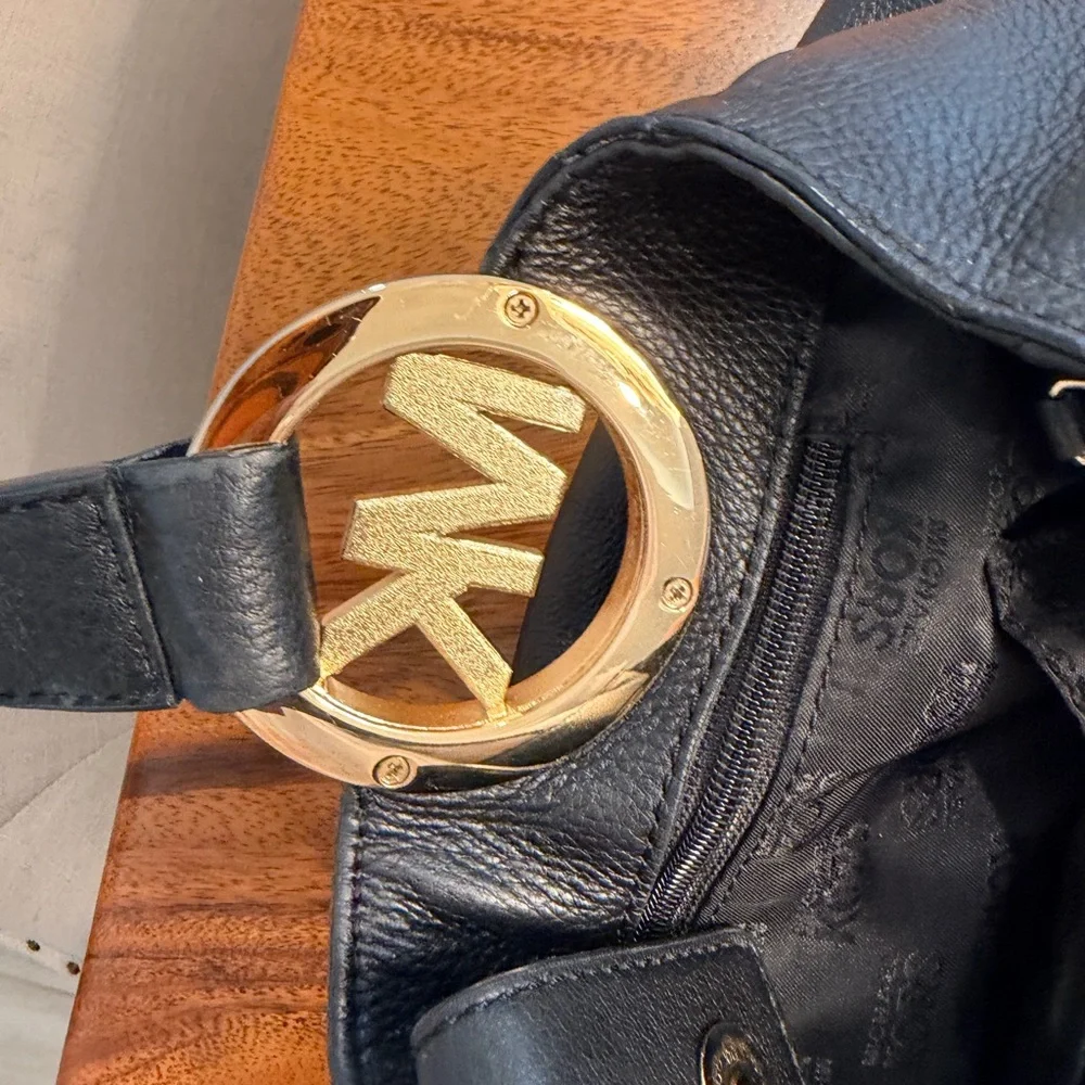 MICHAEL KORS NWOT FULTON Black Pebbled Leather Bag Gold Logo EUC NO CALLOUTS - Picture 13 of 17